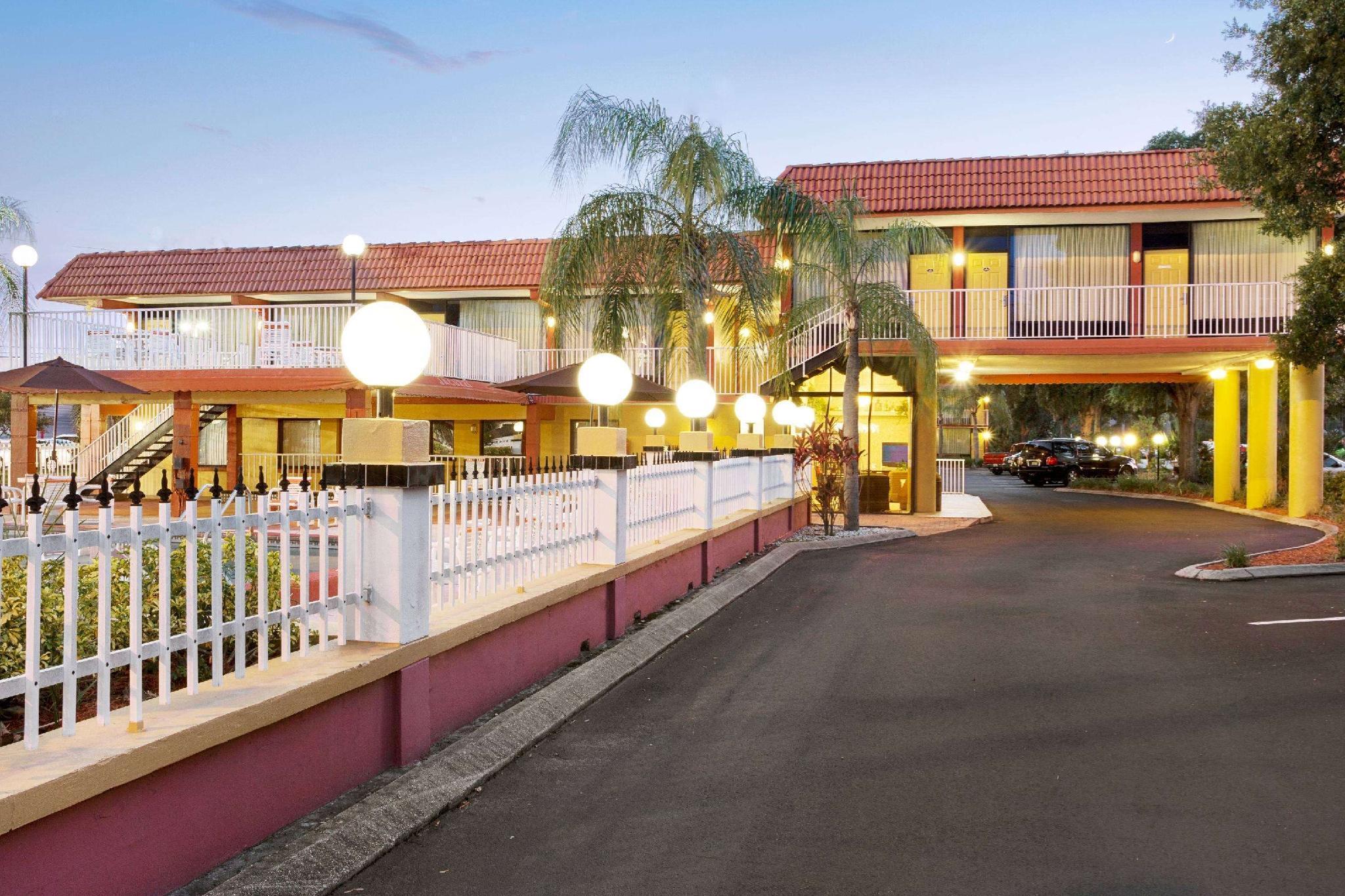 Howard Johnson By Wyndham Clearwater - Dunedin Exterior foto